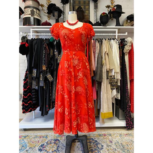 vintage 1990s sheer red silk floral dress, flutter sleeves, key hole, size 6 - Picture 4 of 10